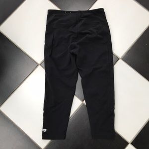 Never worn workout Capri leggings